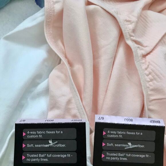 Bali NWT Comfort Revolution Seamless Brief Panties Women 6/7 - Picture 9 of 11